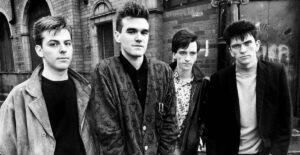 Bukan Cuma Soal Senja dan Kopi: Menelusuri Napas Panjang Musik Indie dari Dulu Hingga Kini